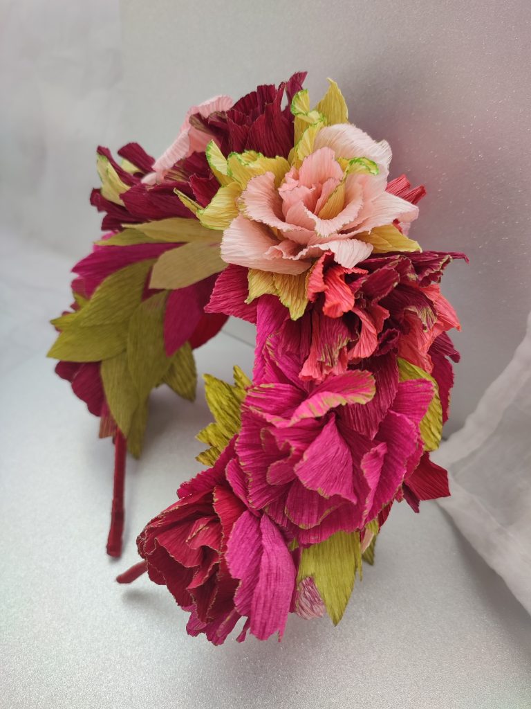 Serre-tête de fleurs en crépon