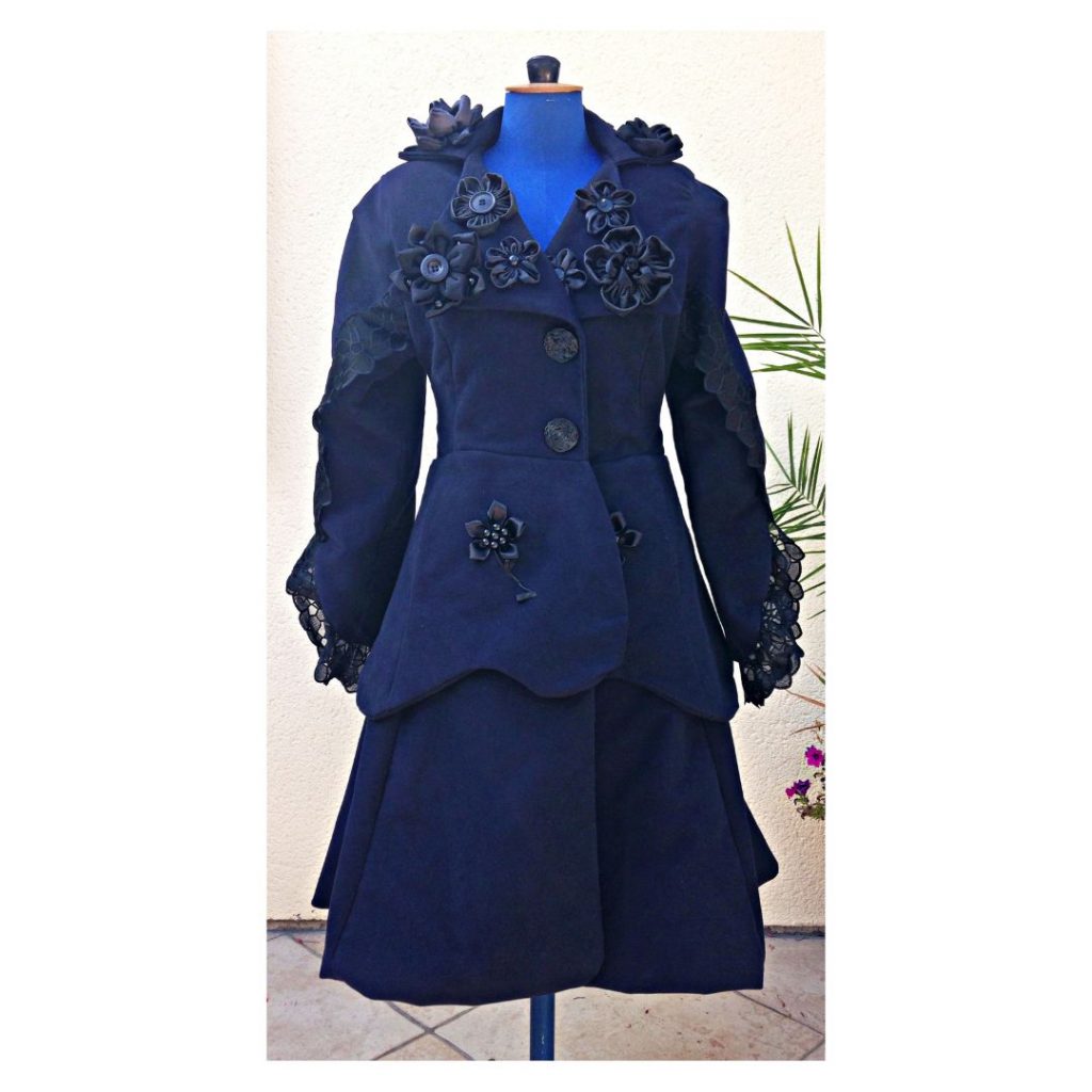 Manteau d'hiver et fleurs cousues