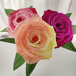 Roses artificielles en papier crépon